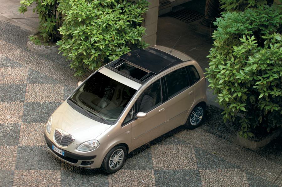  Lancia Musa (350) 2004 года  (фото 31 из 79)